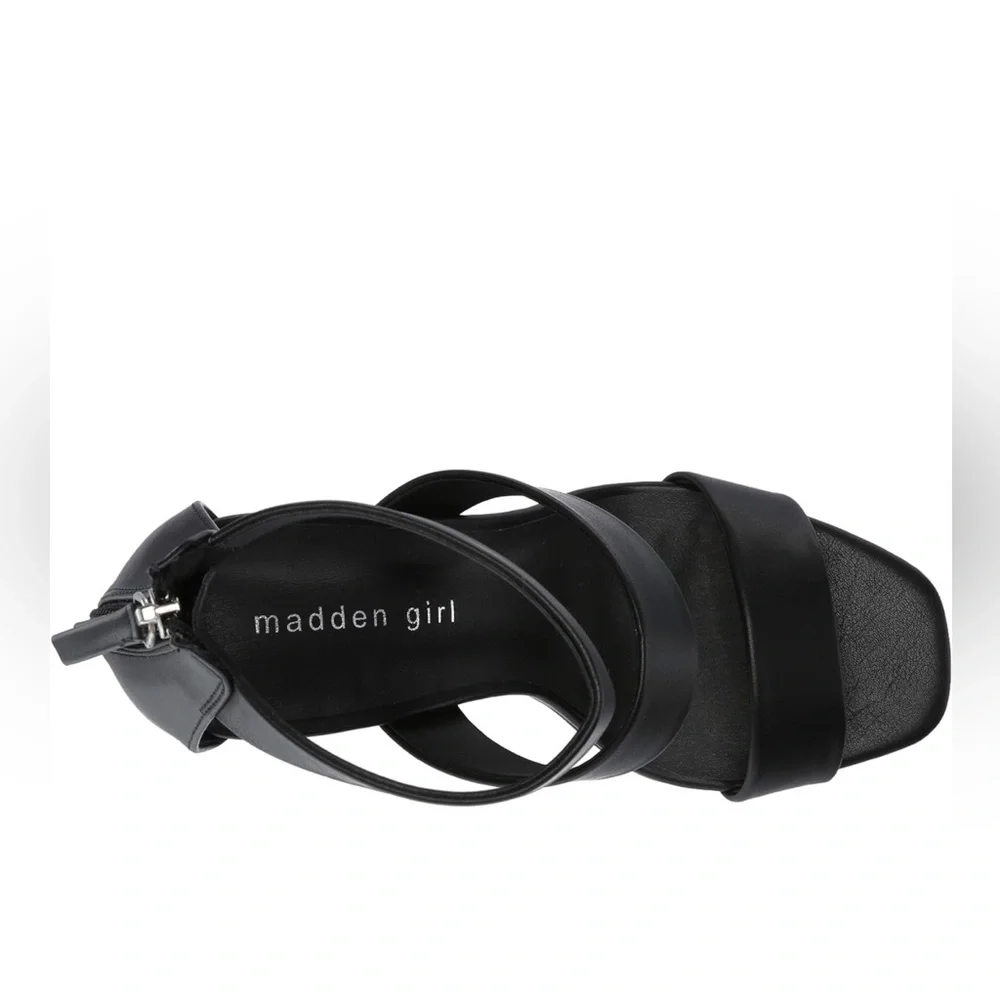 MADDEN GIRL Clyde City Sandals - Picture 4 of 13